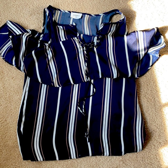 Cold shoulder top - Picture 1 of 1